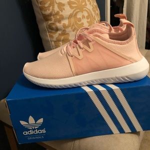 Adidas Tubular Sneakers Pink 😍😍😍 NWT IN BOX